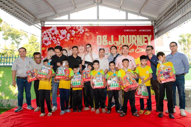 OJ Journey – “Mang Tết cho em”:  Khi Tết đến gần, đong đầy bởi những trái tim biết yêu thương