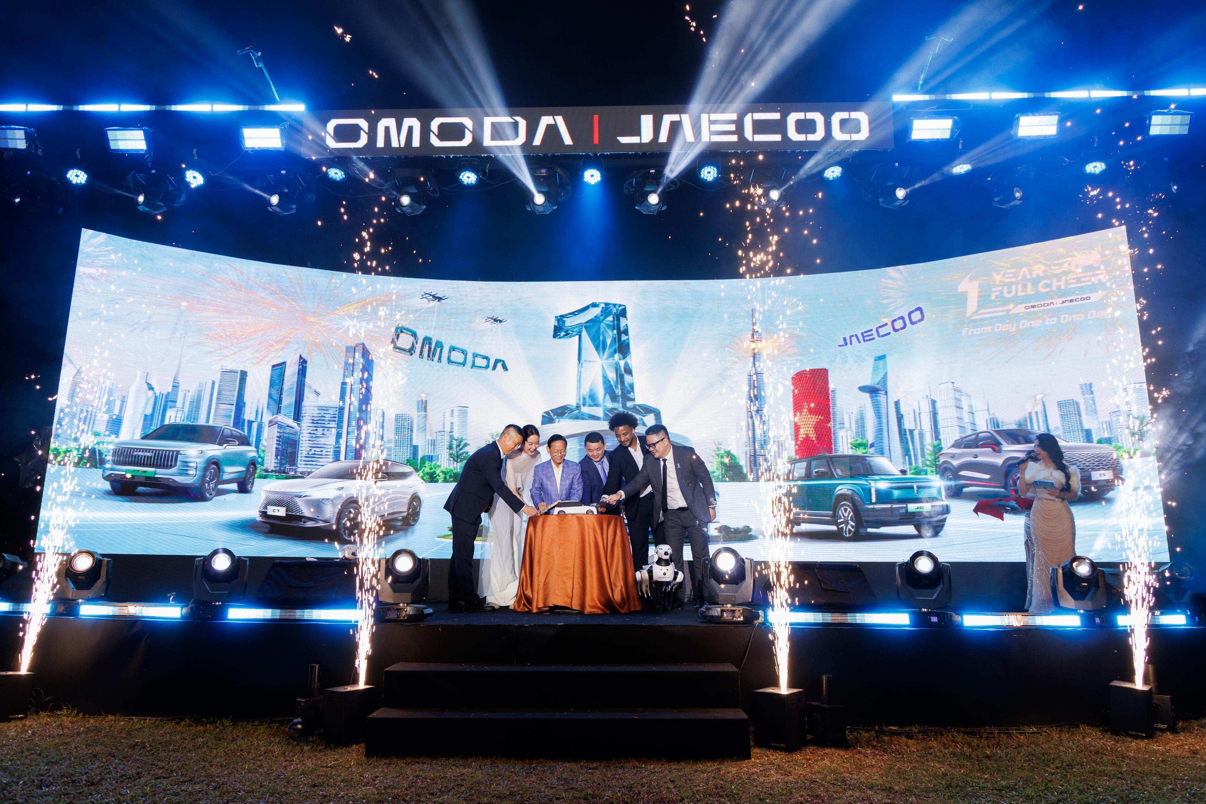 Sự kiện offline sinh nhật cộng đồng lớn chưa từng có tại Việt Nam: Hơn 500 chủ xe hội tụ trong đêm tiệc mừng sinh nhật 1 năm tuổi Omoda & Jaecoo Việt Nam, cùng viết tiếp hành trình “Đến Việt Nam - Vì Việt Nam"