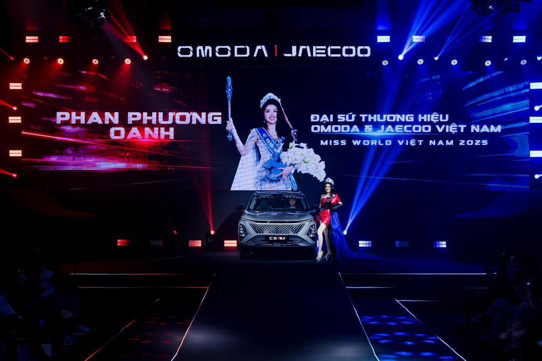 Hoa hậu Phan Phương Oanh trở thành đại sứ thương hiệu của Omoda & Jaecoo Việt Nam tại lễ ra mắt xe super hybrid C5 SHS-H
