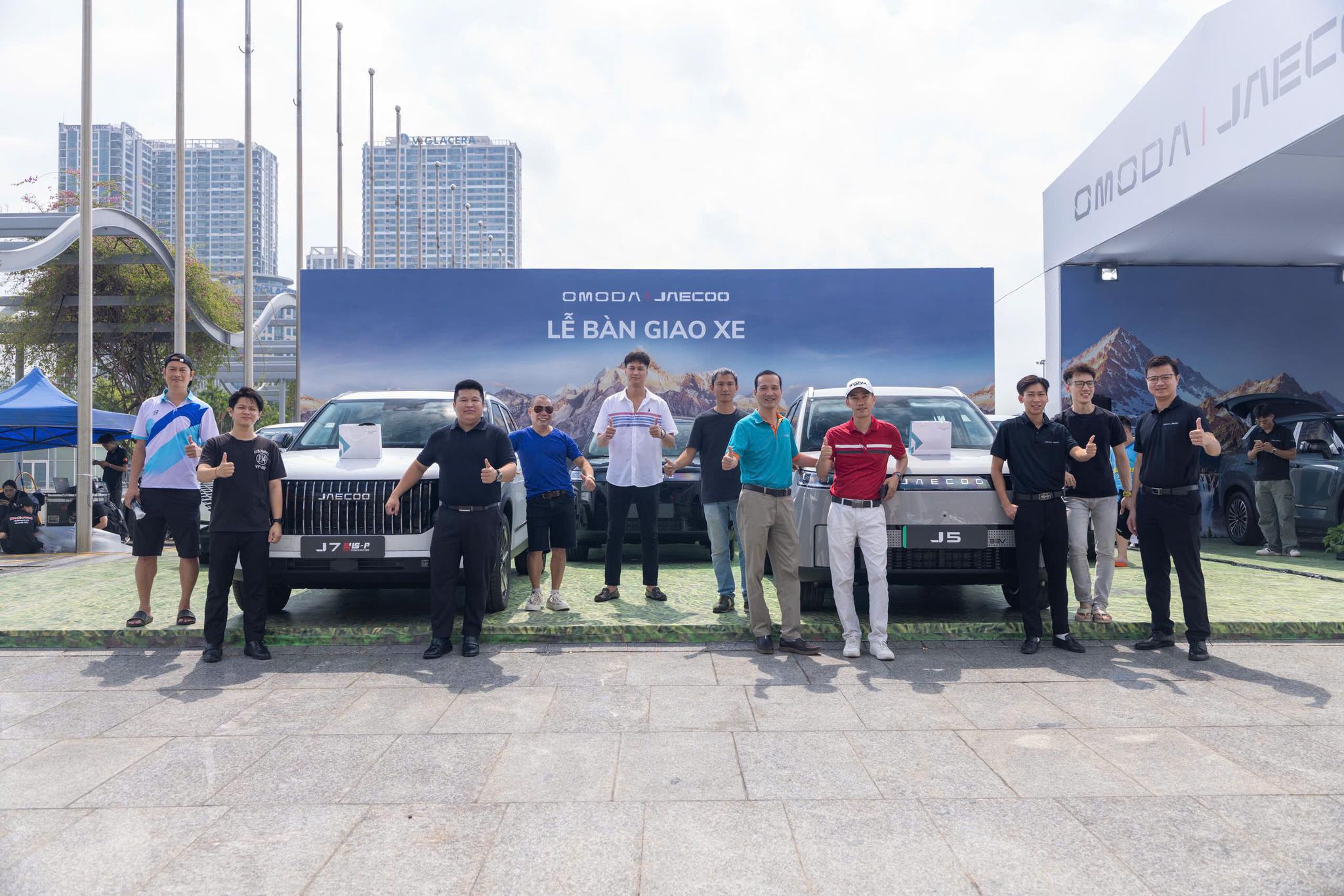 Omoda & Jaecoo Việt Nam bàn giao gần 1.000 xe JAECOO J5 trong tháng 9/2026